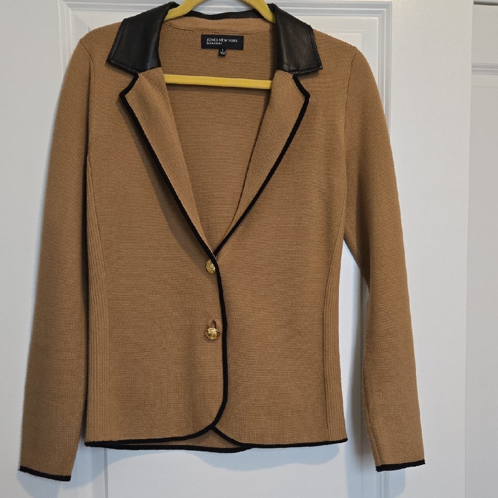 Jones New York Tan Sweater with Black Accents